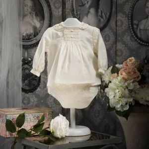 Conjunto blusa y cubrepañal marfil