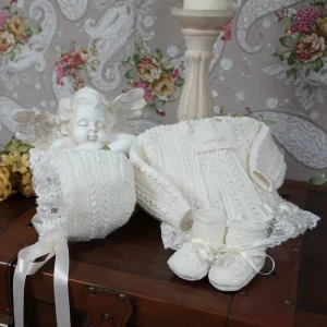 Conjunto chaqueta, gorro y patucos marfil