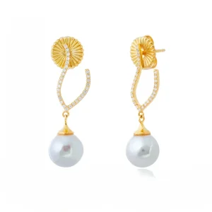 Pendientes en plata en forma de V y perlas colgando