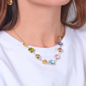 Collar en plata con baño de oro y piedras de colores facetadas