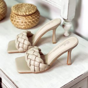 Mules trenzados beige