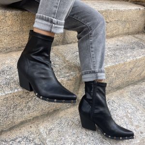 Botines tachas negros